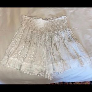 Koch look alike white shorts